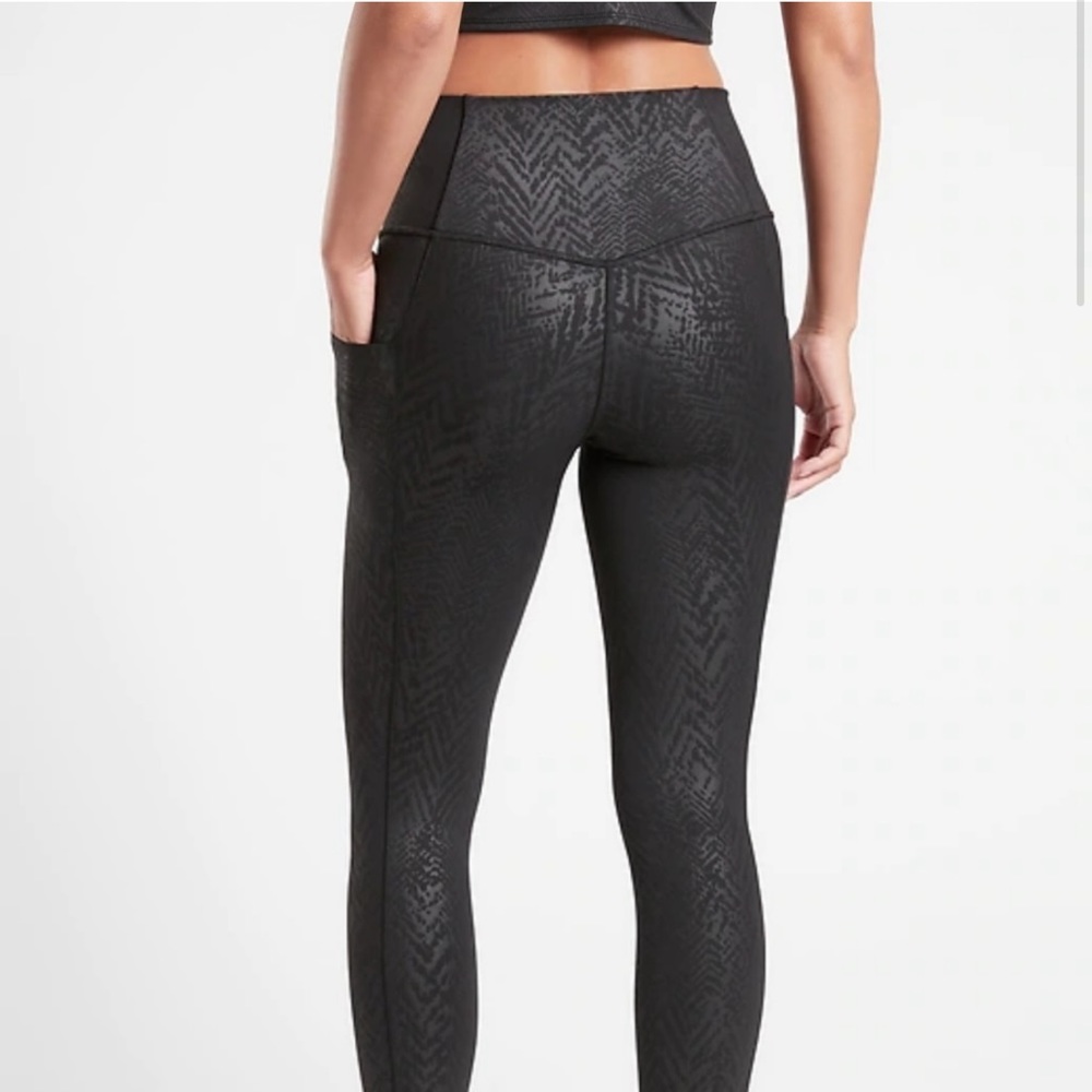 Athleta Black Embossed Salutation Stash II Tights XL